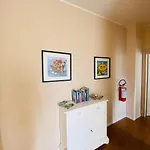 Casa Margherita 2, Con Box X Auto E Bike Διαμέρισμα