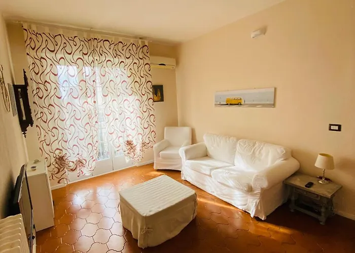 Lägenhet Casa Margherita 2, Con Box X Auto E Bike Finale Ligure